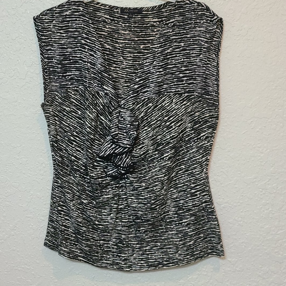 Anne Klein short sleeve top, size L
